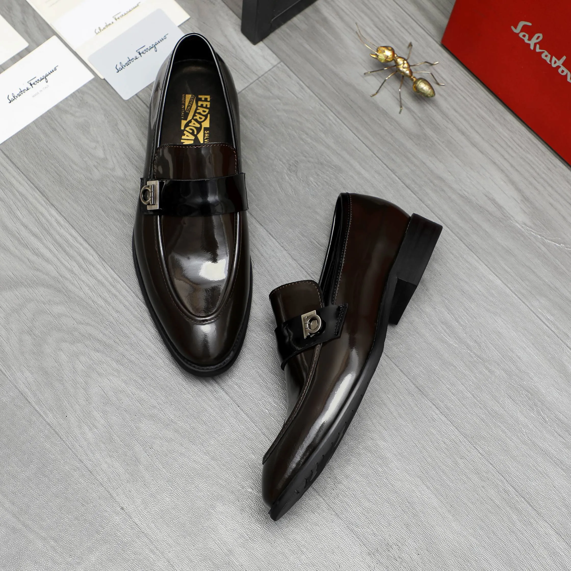 Men's shoes 💰460 Product trademark: Ferragamo "Ferragamo" business slip-on leather shoes Regular size: 39-44 Product materials: Selected high-quality pearlescent cowhide upper, cowhide lining, original outsole